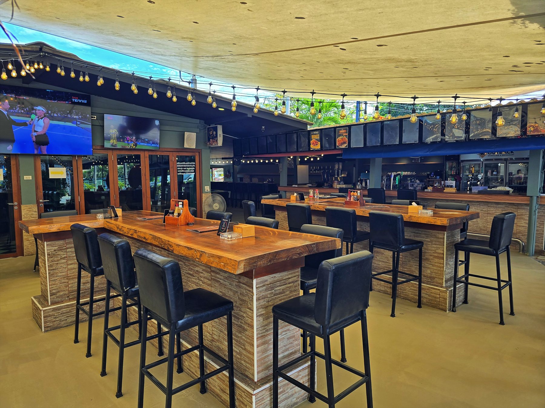 Outback dining room interior